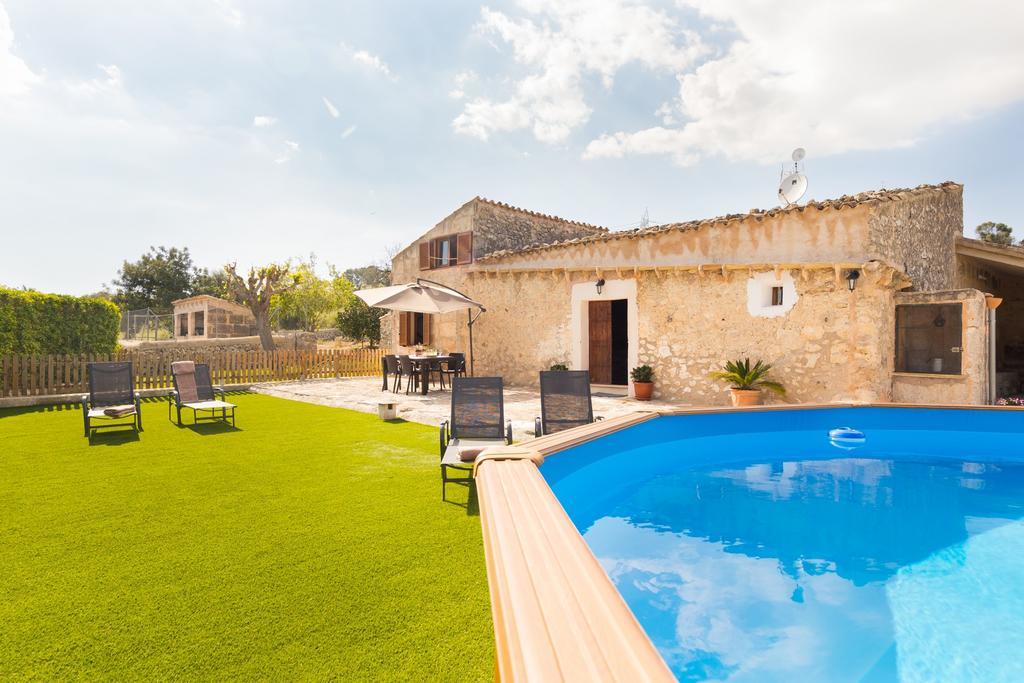 Can Guapo Llubi Exterior photo